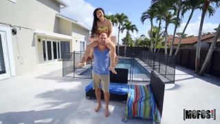 Outdoor Vietnamese Evie Ling Spin Fucked By Jmac In The Garden