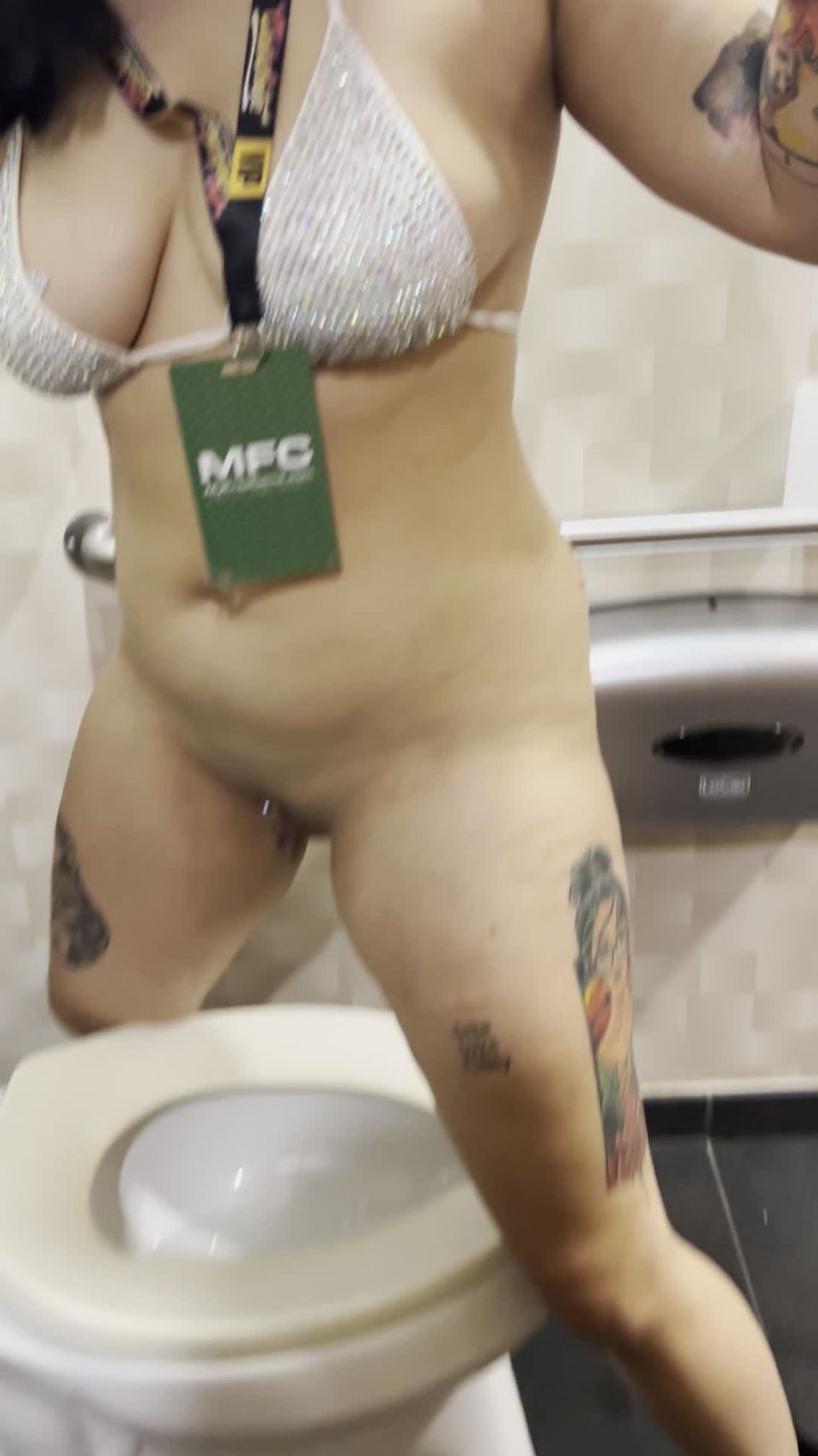 Many Vids - Buttplugbetty Nasty Sluts In The Exxxotica Bathroom - Buttplugbetty
