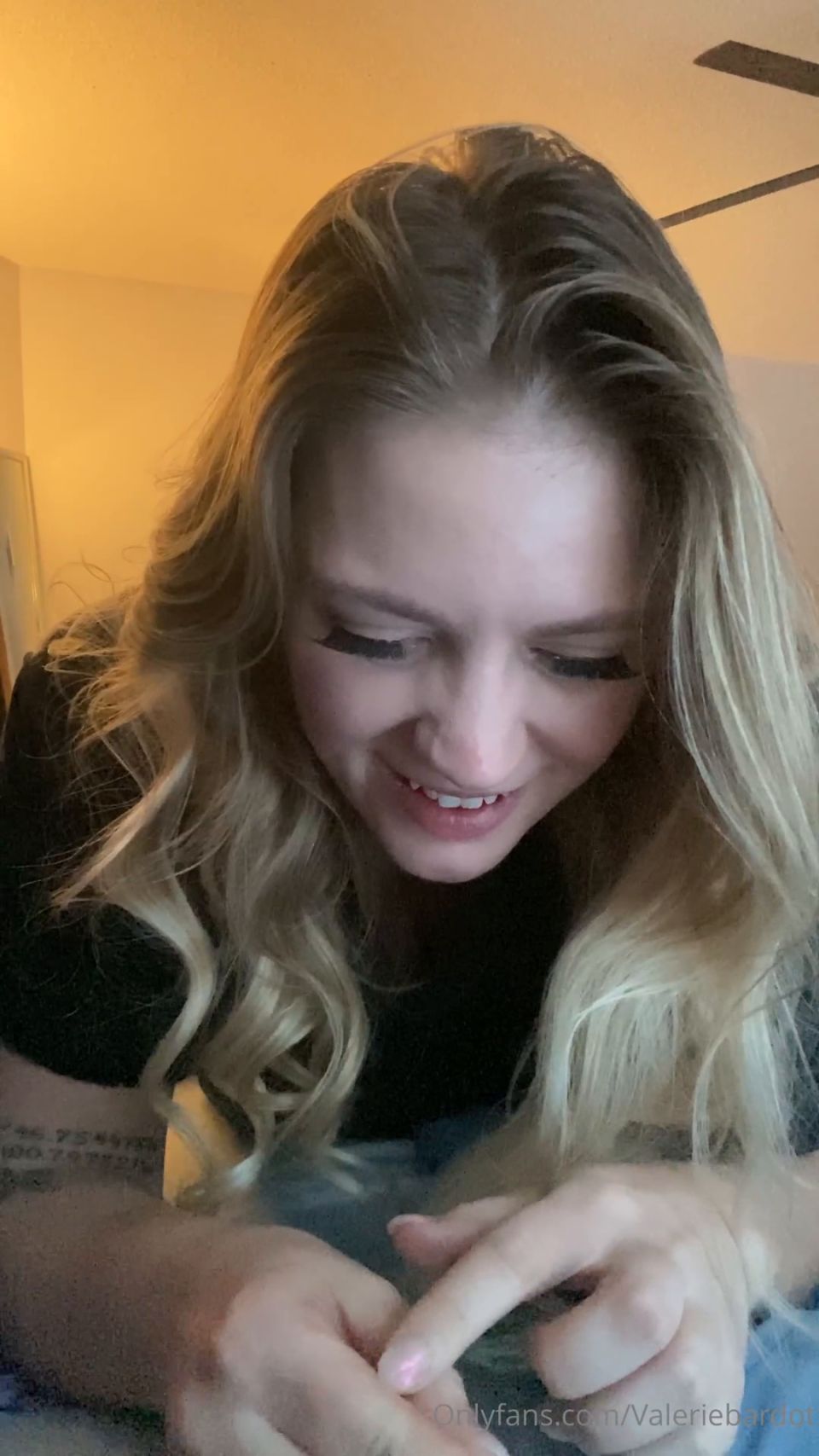 valeriebardot 2025-01-23 POV you re my roommate and the party is gonna start any minu   8naea2