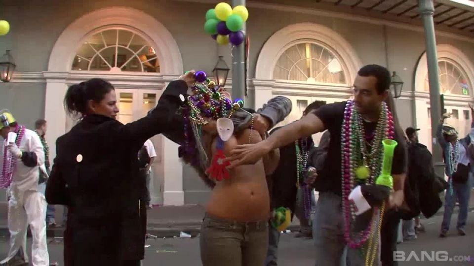 Nichole Flashes Her Tits During Mardi Gras Festivities