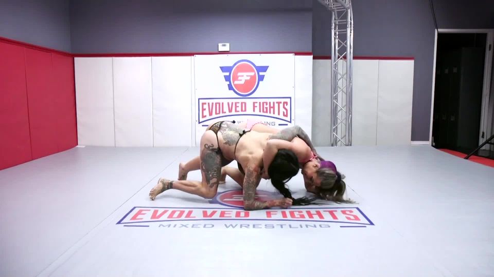 video 39 Evolvedfightslez – Savannah Fox vs Jenevieve Hexxx on fetish porn snail crush fetish