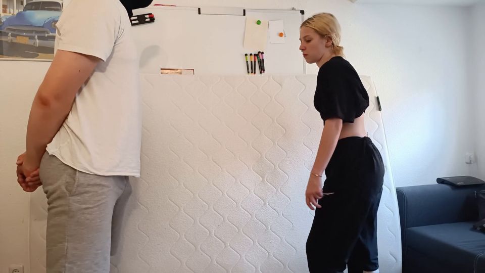 [K2S.CLUB] Bolas alemanas golpeadas - 18 años niña odia mis bolas - 4K 1440P