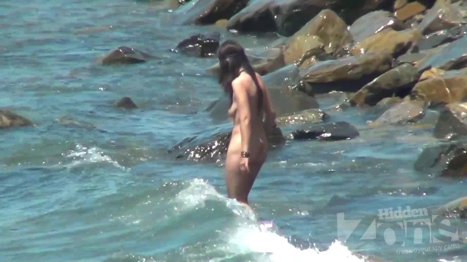 Voyeur 11258-Nudists bathe