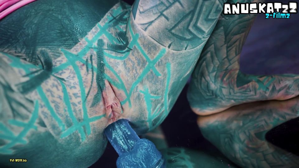 Anuskatzz - Dein trippiger hippie spielt mit Pippie und Analdildo - FullHD 1080P