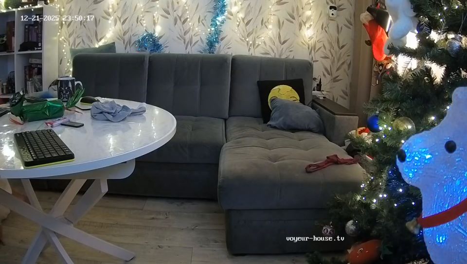 Henry Julia Más Mamadas y Couch Fuck 2025-12-21 - HD 720P