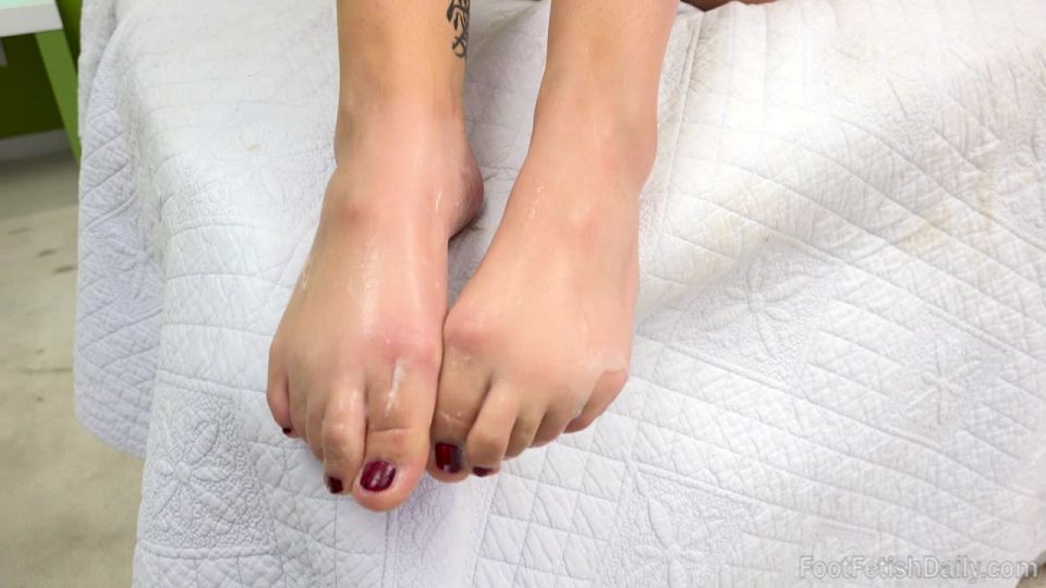 Karissa Kane Cum Toes