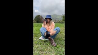 Gia’s feet aka footsiebab - 11-06-2022 OnlyFans Video - Crossed soles and JOY at the countryside with countdown video fetish Gia’s feet