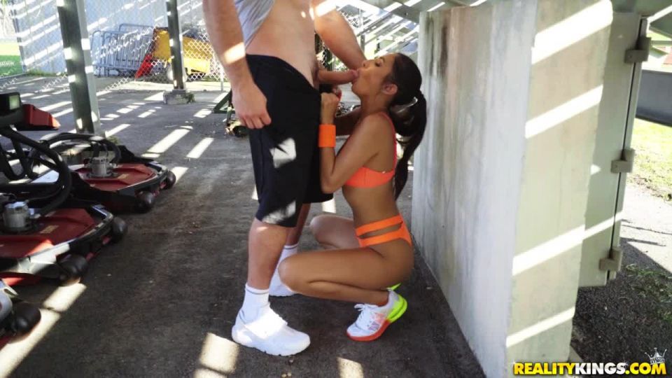 Secundaria de corredores (porno fetiche) Gianna Dior