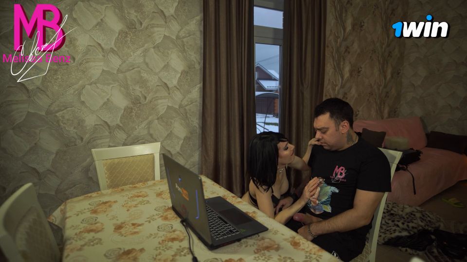 Onlyfans - Stepson follada madrastra depravada delante de su novia Melissa Benz - Oral