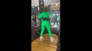 Brookie Little - brookielittle33 () Brookielittle - squats and more squats in my tight green leggings 30-05-2022