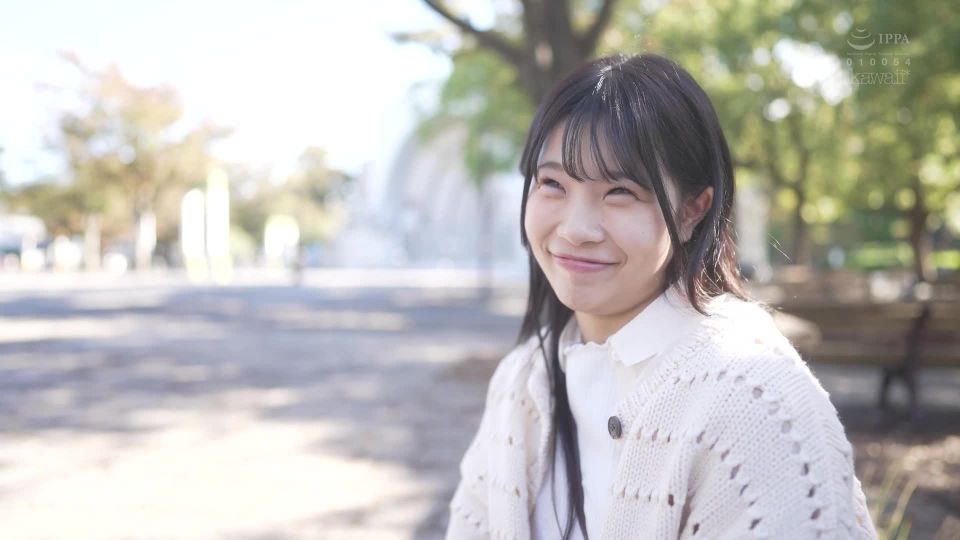 A H-cup busty girl who smiles and sways, making a promise for an AV debut at the age of 20. Morimoto Akari ⋆.