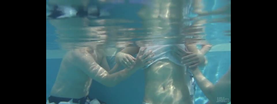 Japanese blowjob by the pool with&nbsp;Suzuna Komiya&nbsp;