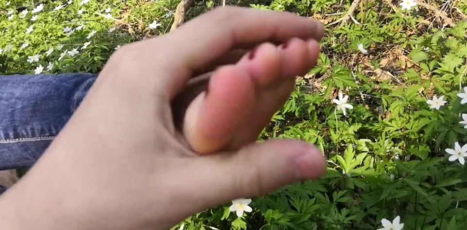 Public Footjob in the Park Painting Sex Clip Video Porn ...