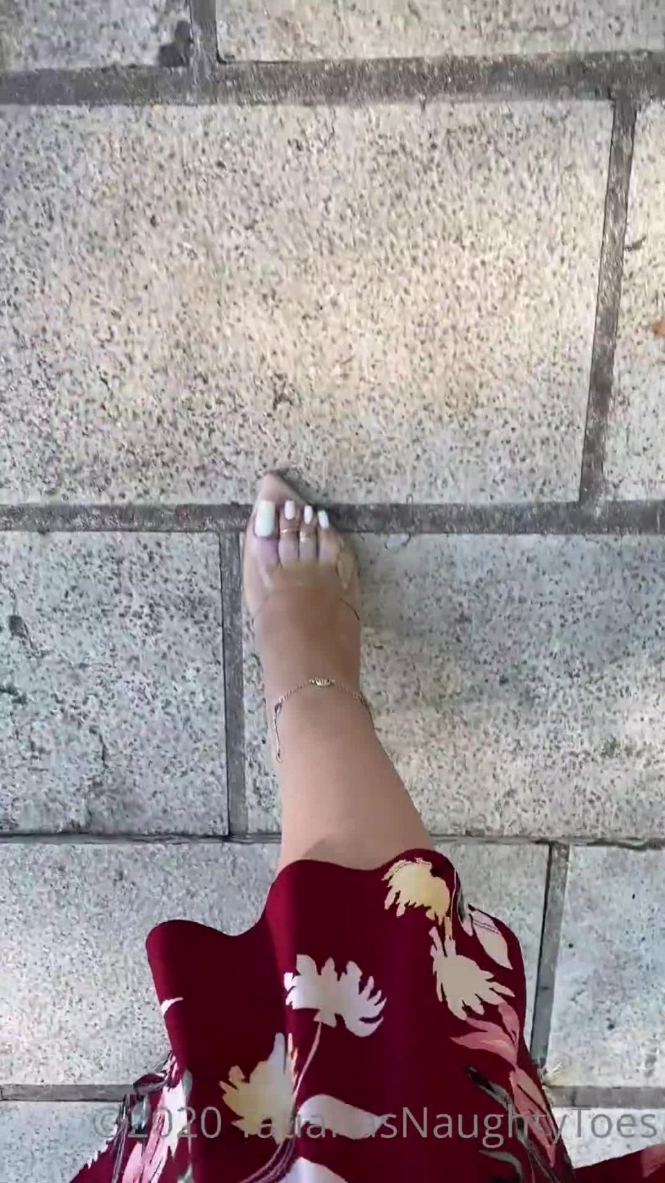 TATIANA - tatianasnaughtytoes () Tatianasnaughtytoes - new white pedicure clear heels walking around the park with my clear high 24-10-2020