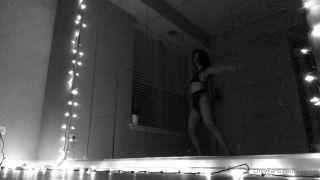 Lucy - loopyy () Loopyy - ¿Puedes creer que coreografiado esto cuando yo era por qué estaba siendo una azada en lugar de 02-08-2020