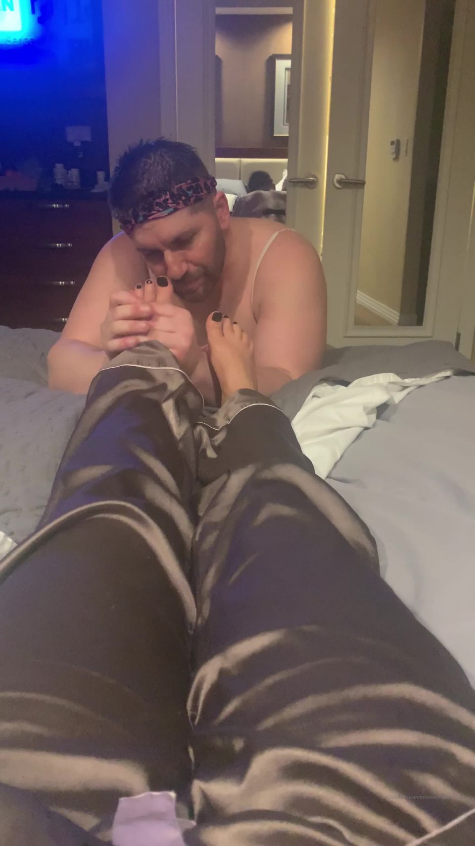 Missroxanarae 29-01-2020 Sissy Rubbing My Feet After - [Webcam]