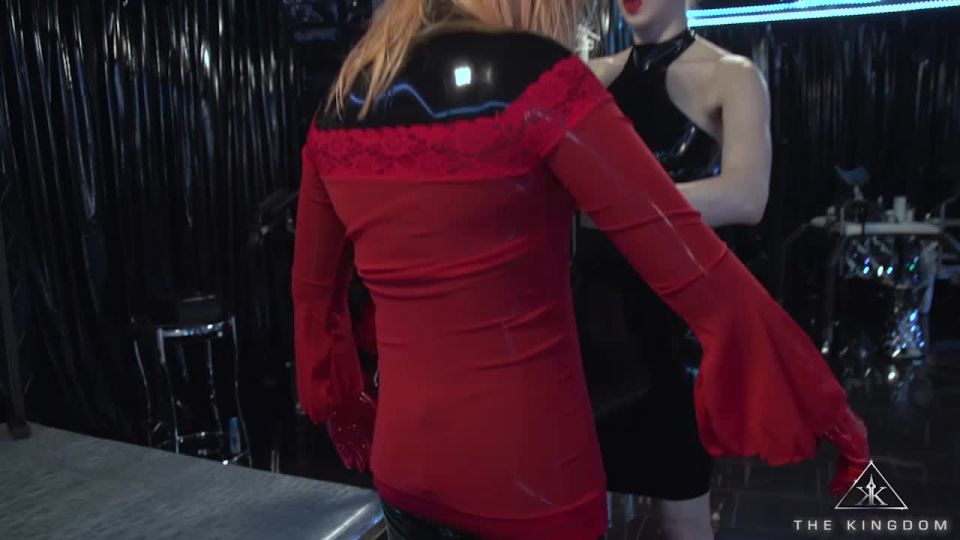 gratis en línea video 11 Kates-palace – Rubberschlappe Parte 1 Fetiche  fetiche porno descalzo princesa femdom