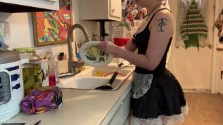 Maid Doing Dishes Webcam