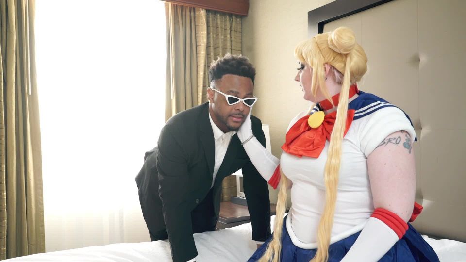 Tuxedo Mask Fucks Sailor Moon Miss Dandy Cosplay!