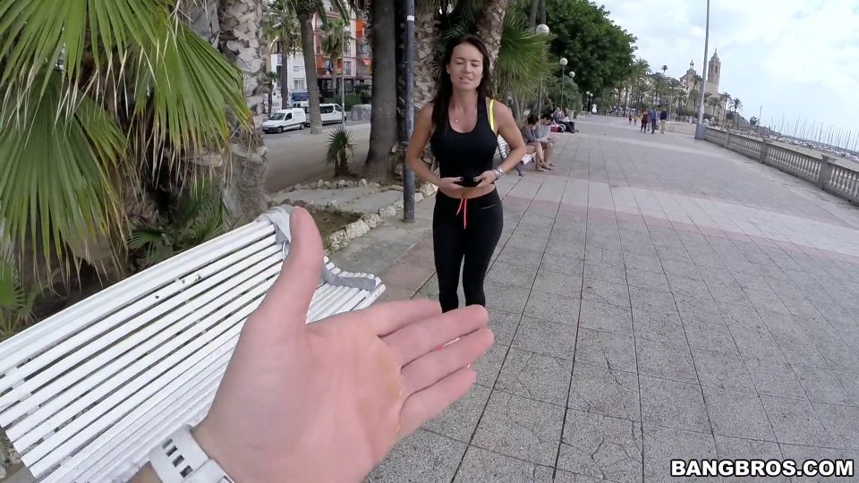  PAWG Franceska James Takes Anal And Squirts In Public