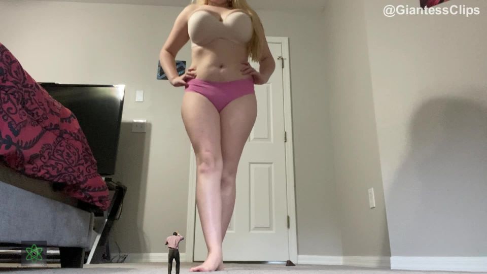 Giantess Emma Plays With You Webcam