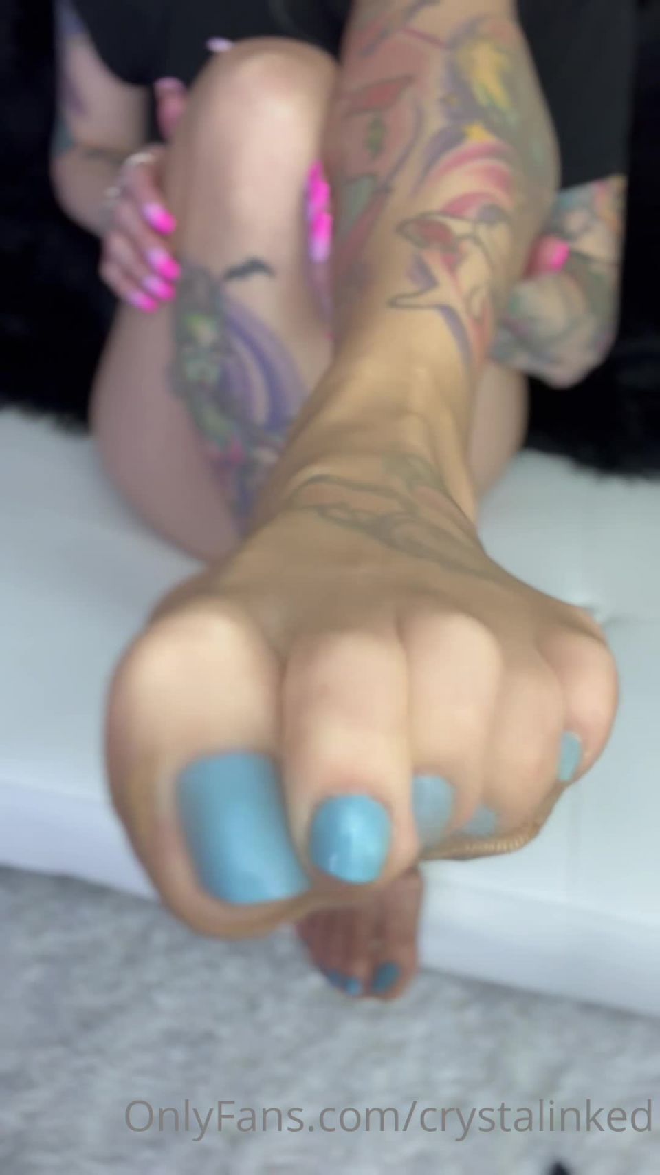 Crystal Inked () Crystalinked - hardly working from home while my new pedi and nylons distract me 29-03-2022