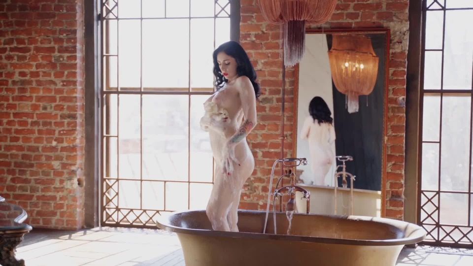 clip 18 Miss Ellie Mouse – Naked Goddess Takes a Bath, selena gomez femdom on femdom porn 