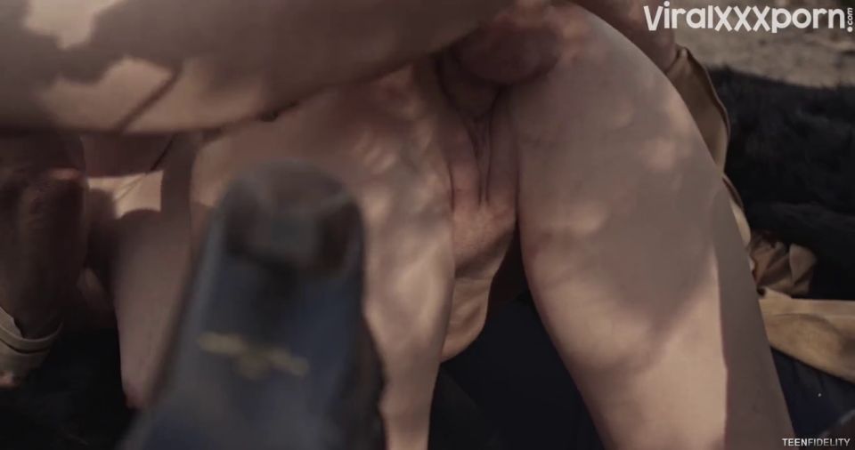 Tetas Grandes porno Karlee Grey Karlee Grey Teases Su Insaciable Fuck Hambre en Hardcore Video