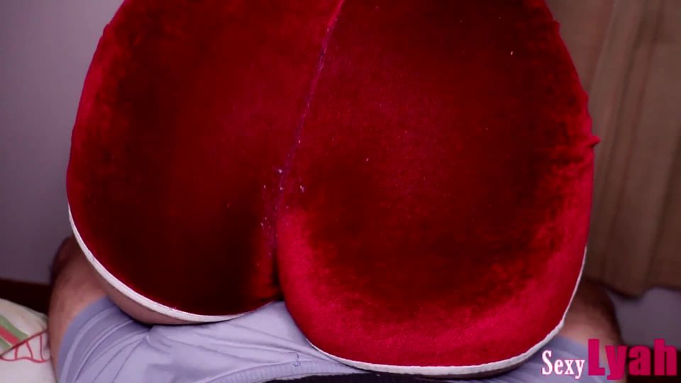 [Amateur] Hot Lap dance in red Velvet shorts ends with Cumshot onto Ass