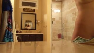 video en línea 28 Niza tetona adolescente con coño peludo antes y después de ducha. cámara oculta en adolescente