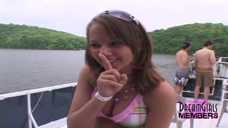 Gorgeous Girl Gets Buck Naked On A Boat In The Ozarks