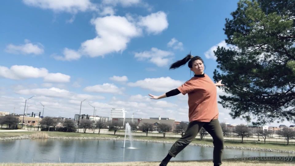 Lucy - loopyy () Loopyy - algunos movimientos de aire fresco 25-05-2020