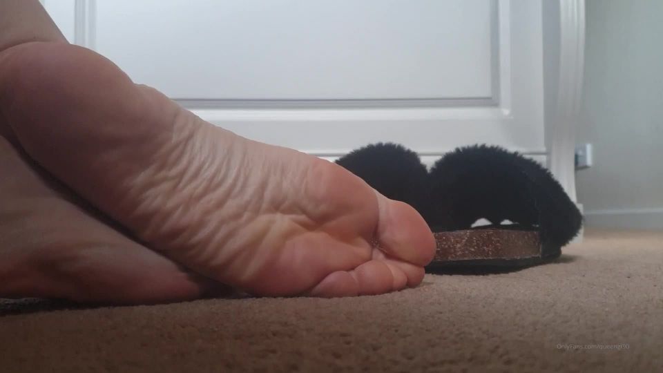 queengf90 - Oily Soles.