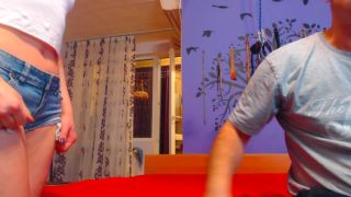 Kinkyporncpl Daddy da golpes a su chica traviesa duro.