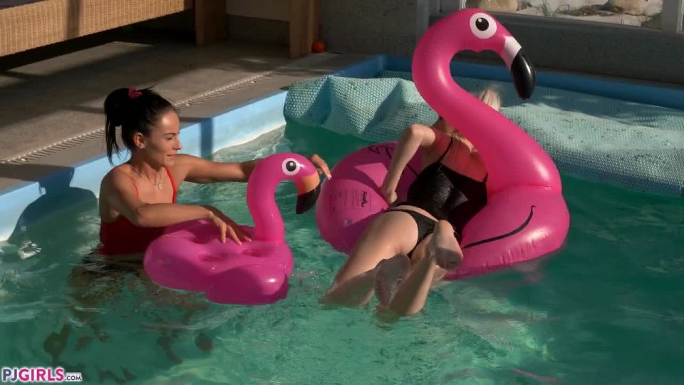 online clip 35 Pool Fun on pornstar angela white anal