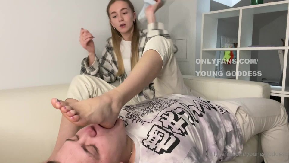 video porno 47 cruel fetiche de aplastamiento diosa joven 051120212266532144 mis calcetines son sucios que necesitan para ser limpiadas masticar esclavo, femdom en femdom porno