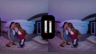 THE LAST OF US Ellie And Riley Threesome In VR XXX Parody