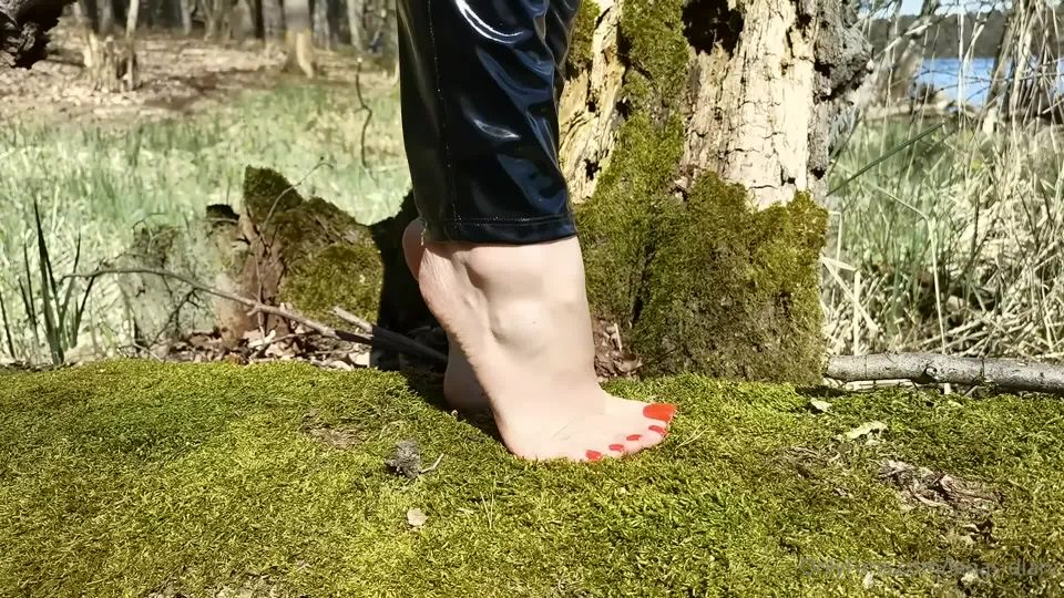 Sexy Lena's diary - lenas diary LenasdiaryYou like my divine feet on the spherical moss by the lake Then smash the Like button - 09-05-2021 - SiteRip