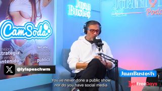 TEEN LylaPeach tiene 21 orgasmos y SQUIRT mientras la azotan con billetes en la FUCKMACHINE del PODC