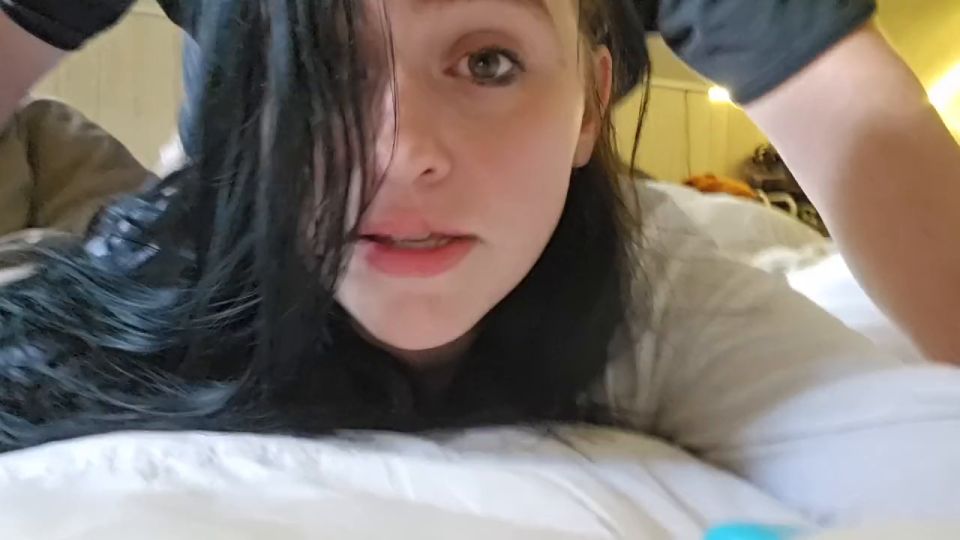7111 Teasing Hermosa morena esposas apretado culo con la punta...