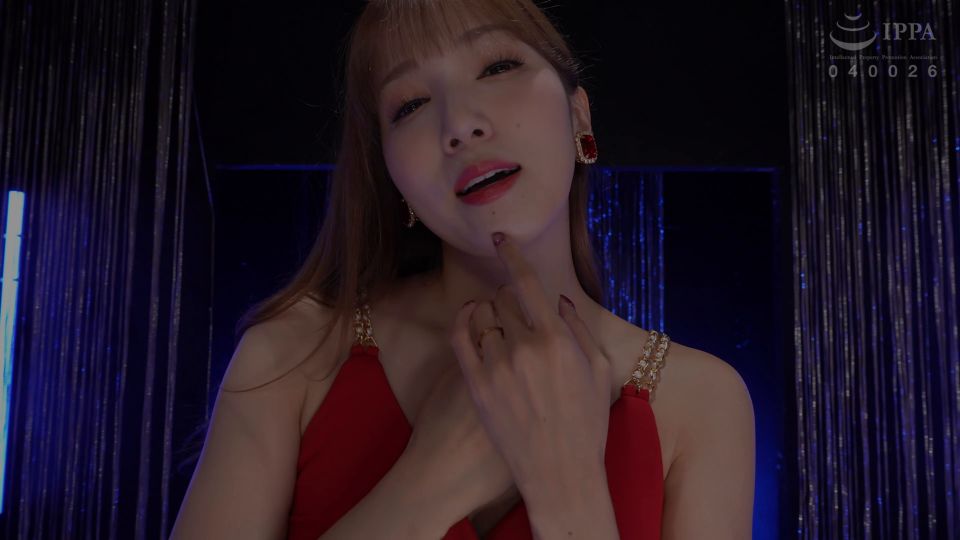 La paja de mamá de perra amante de las chicas cuarenta y ocho, Ayaka Tomoda.