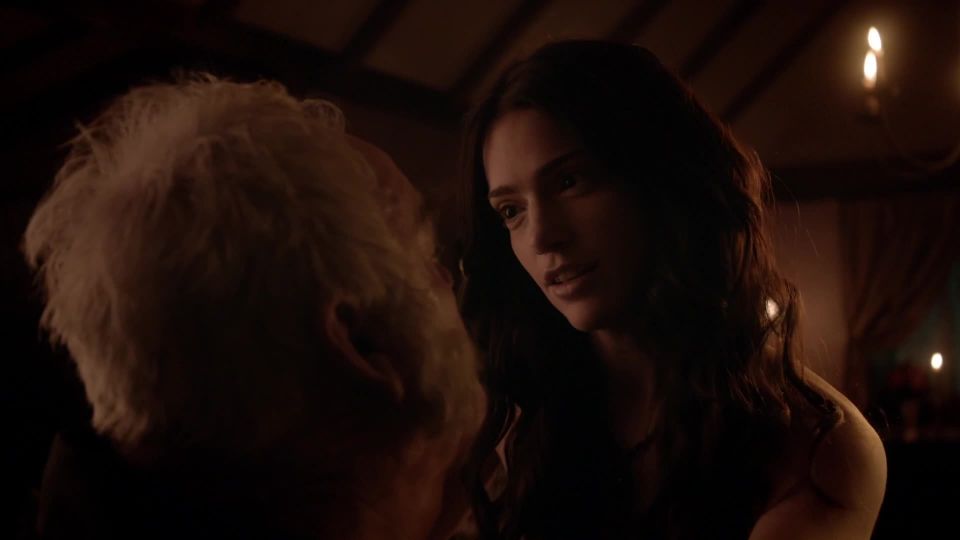 Janet Montgomery, Azure Parsons – Salem s01e01 (2014) HD 1080p!!!