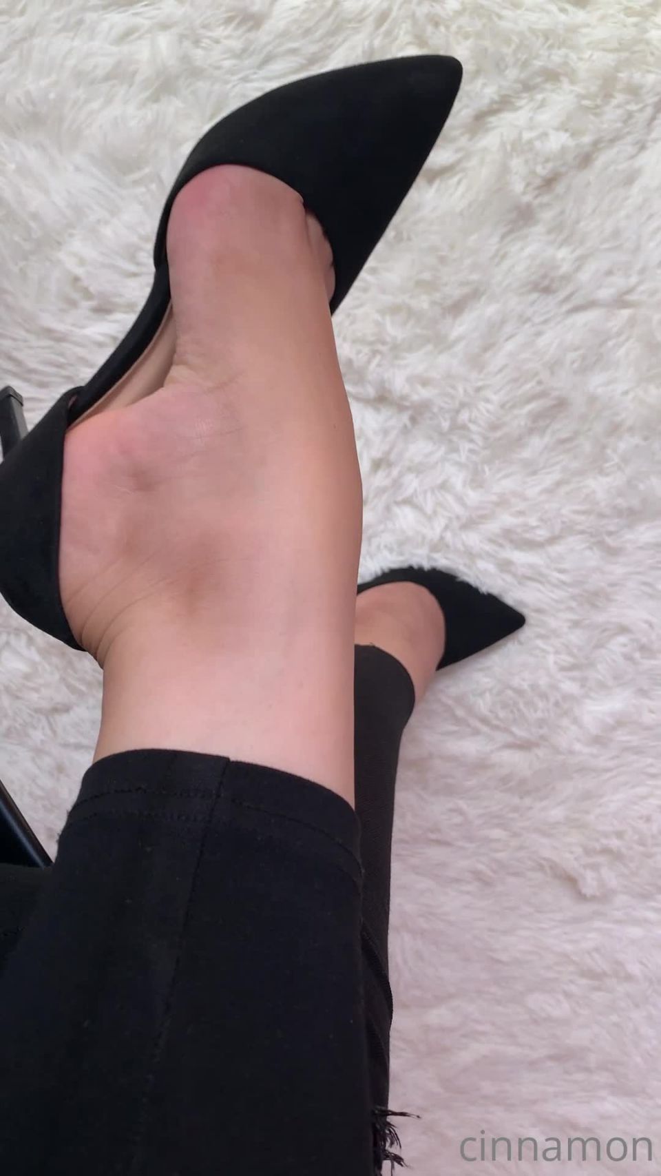 Cinnamonfeet2 - Goddess Cinnamon VIP () Cinnamonfeet - i love these pumps they make teasing way easier what would you do if youd spot 21-03-2021