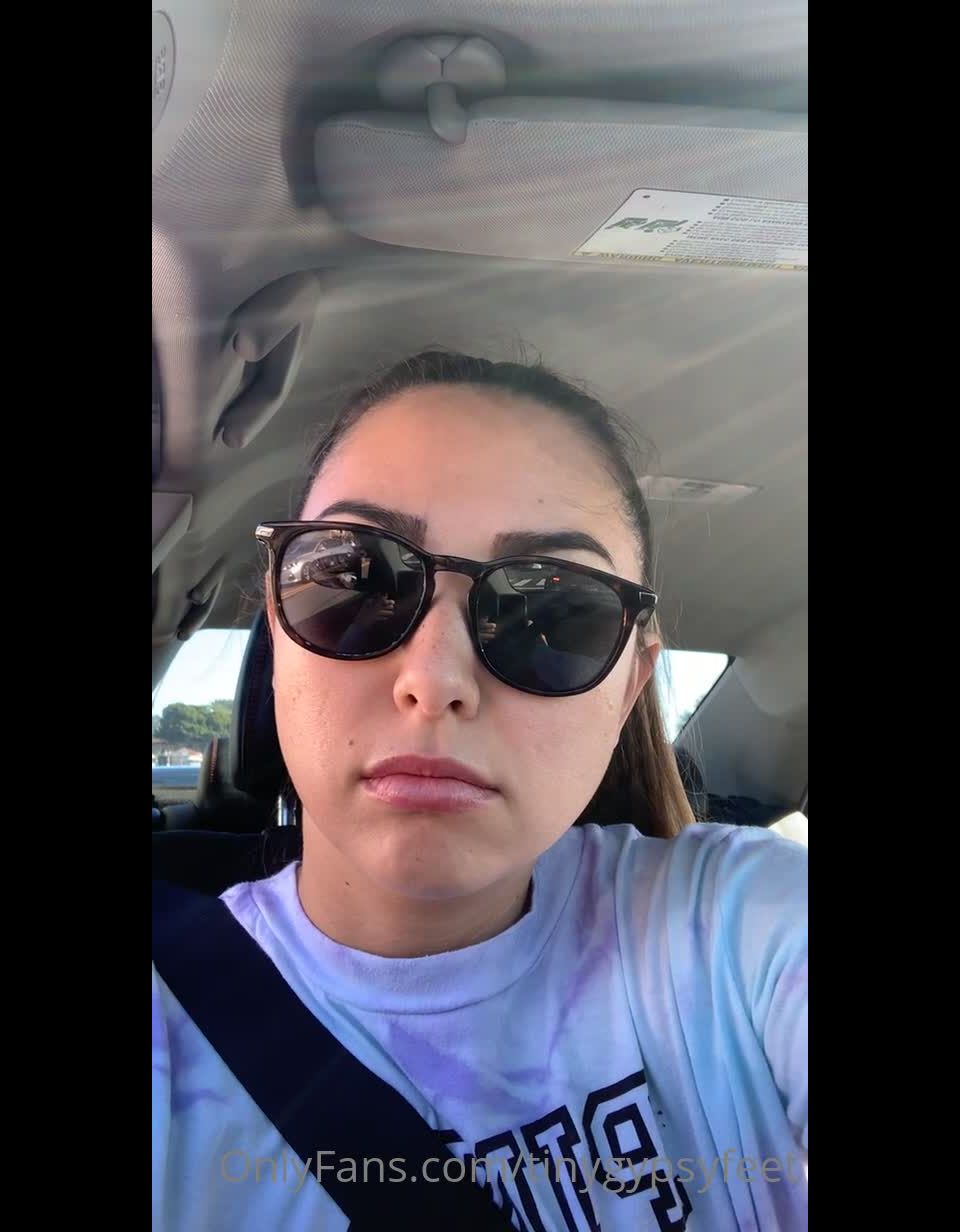 [footjob-porn.com] Onlyfans - Tiny_114_tinygypsyfeet-31-01-2021-2020923587-You're at a stop light, you look over and see this What do you do Leak