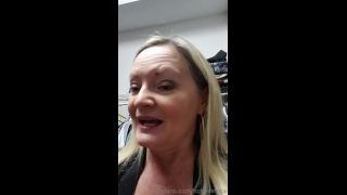 Hotwifetara - TARA Hotwifetara - tara talking about the meet and greet on april 05-04-2019