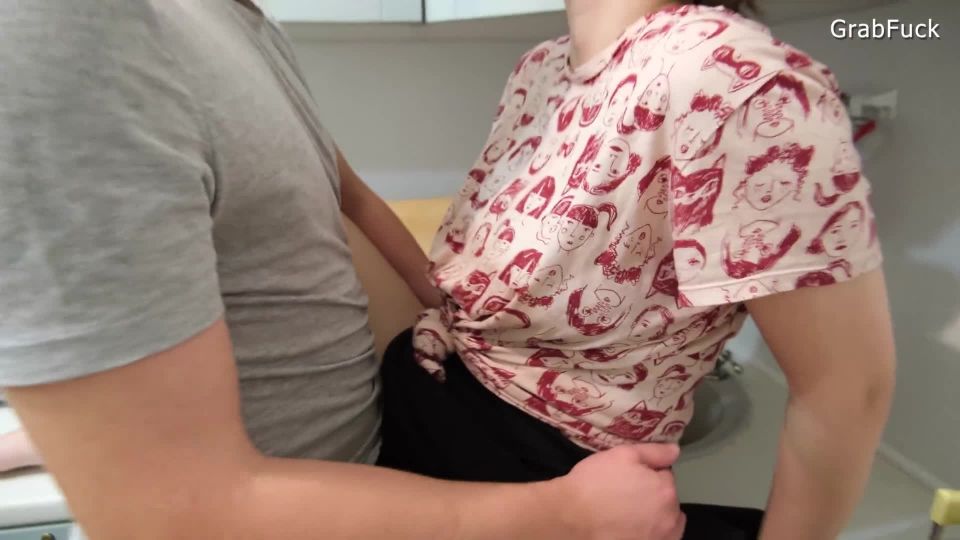 Vino a por sal follada a un vecino - ruso