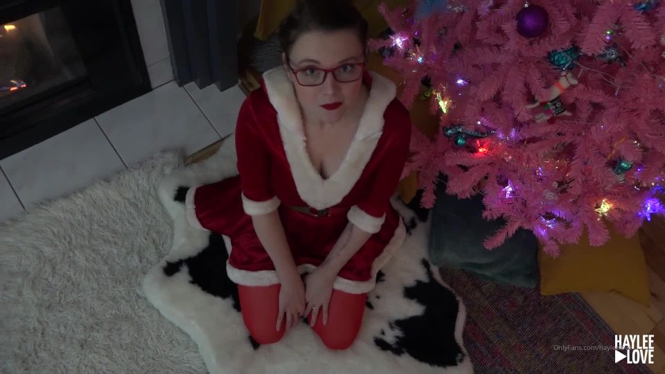 HayleeLove () Hayleelove - mrs claus is on her knees to suck your cock merry christmas to you lucky boy 16-12-2020