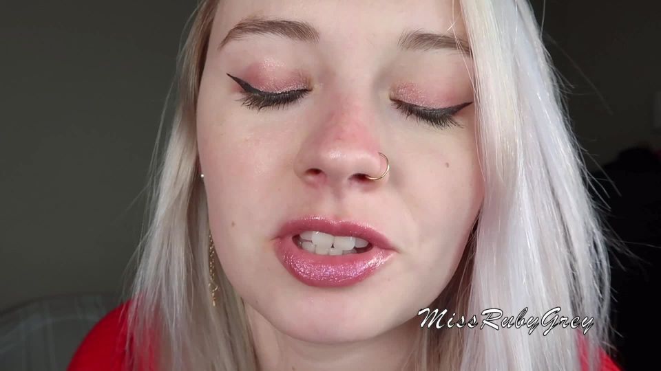 video porno 17 Tease boca de gigante - labios brillantes - fetiche porno femdom ballbusting