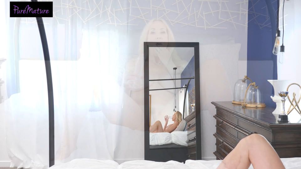 6259 Lonely Cougar deja que Mover arar su caja después de mover cajas...