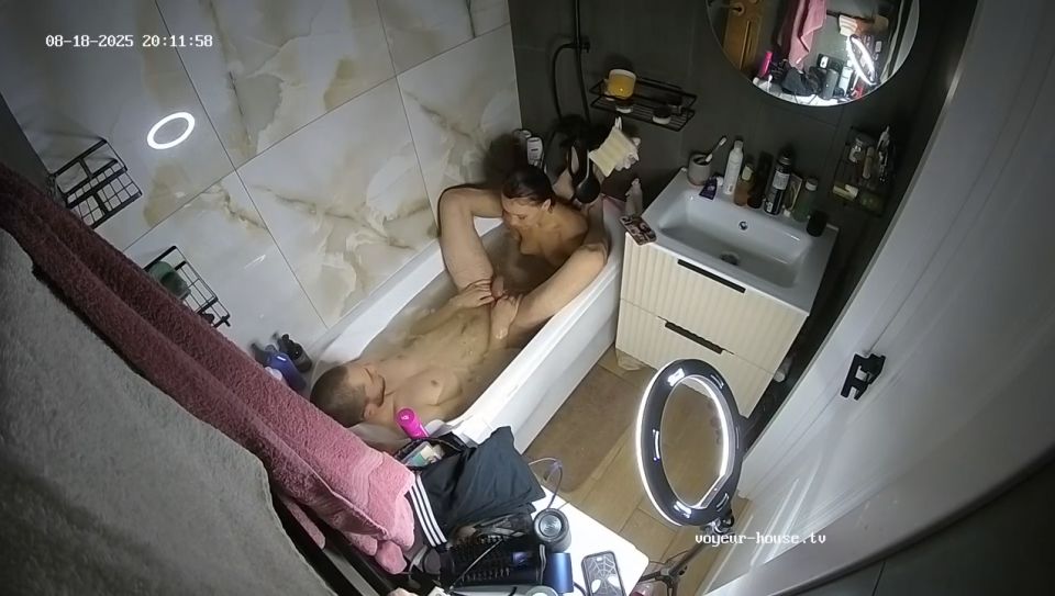 [K2S.CLUB] Voyeur-House - Shelby And Morlock Sex In The Bath 26.08.2025 - HD 720P